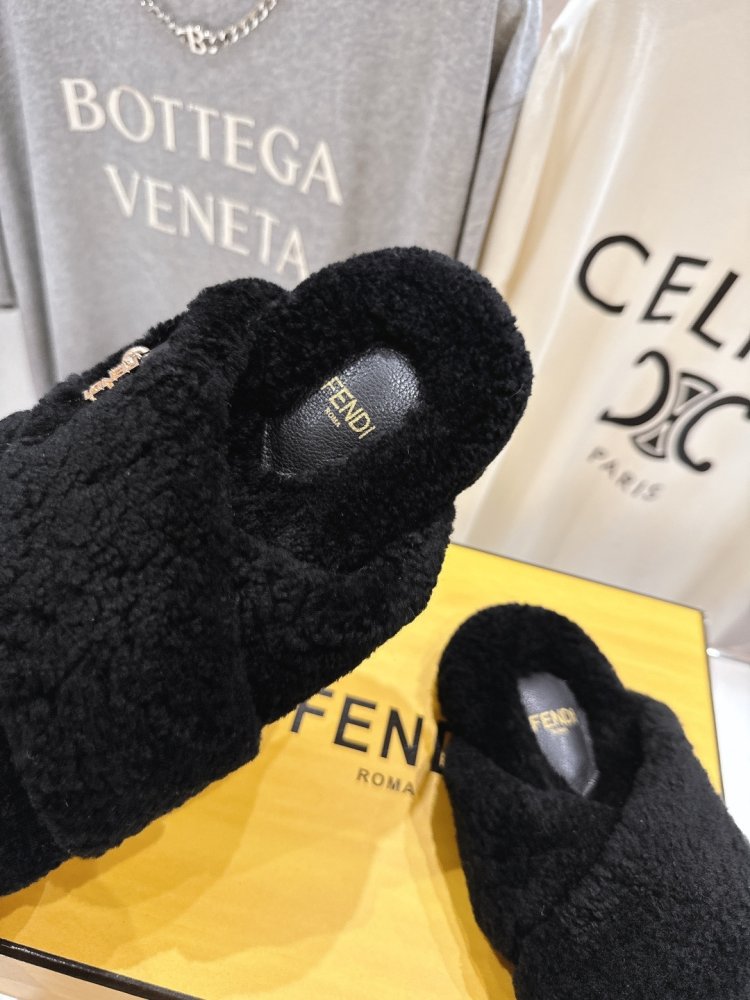 Шлепанцы меховые женские фото 6