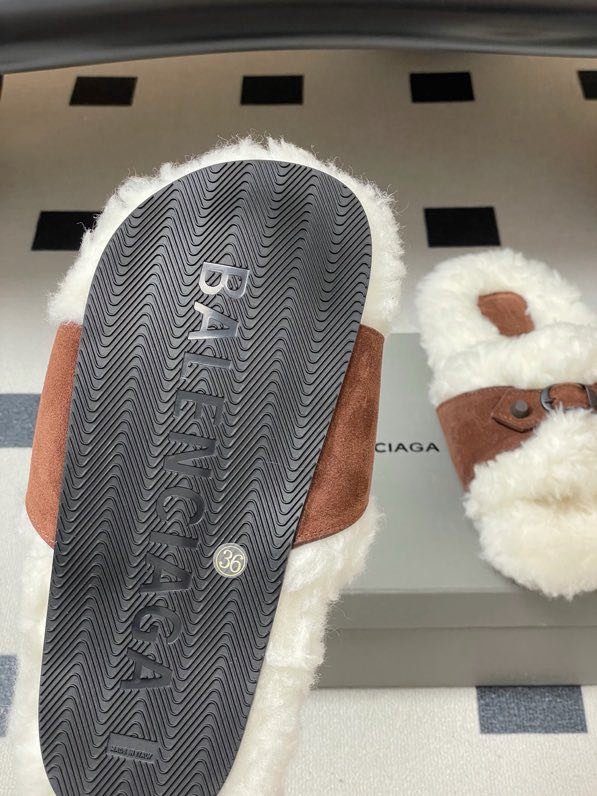 Шлепанцы меховые женские фото 6