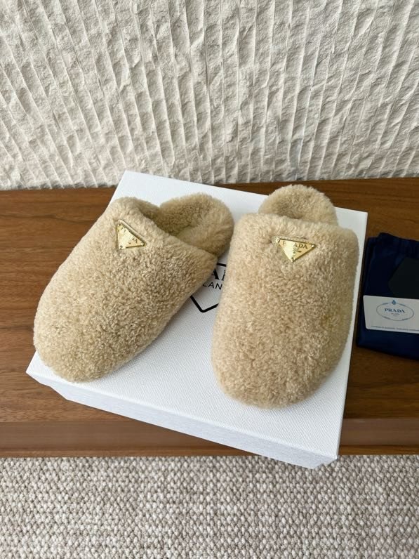 Шлепанцы меховые женские фото 6