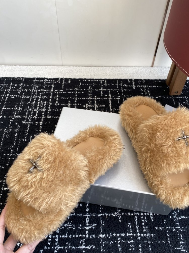 Шлепанцы меховые женские фото 7