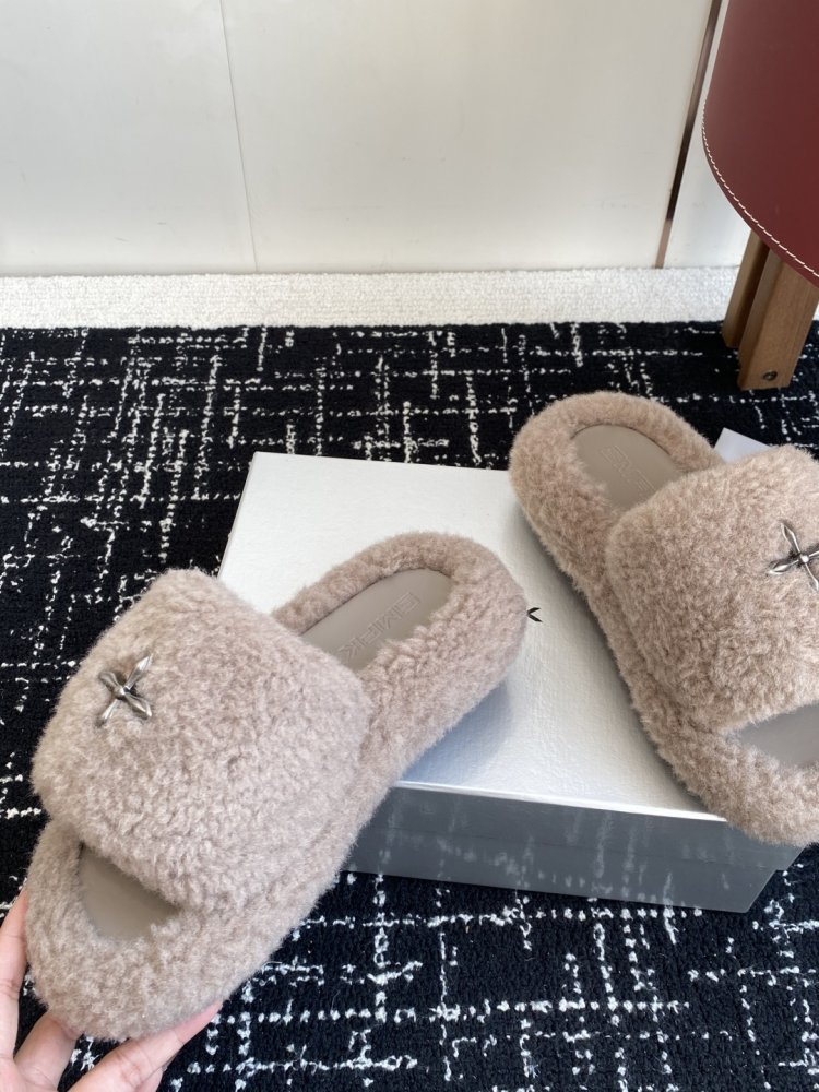 Шлепанцы меховые женские фото 7