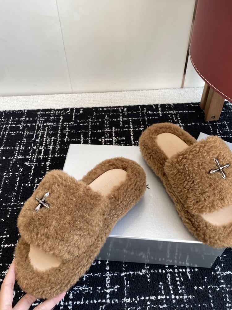 Шлепанцы меховые женские фото 7