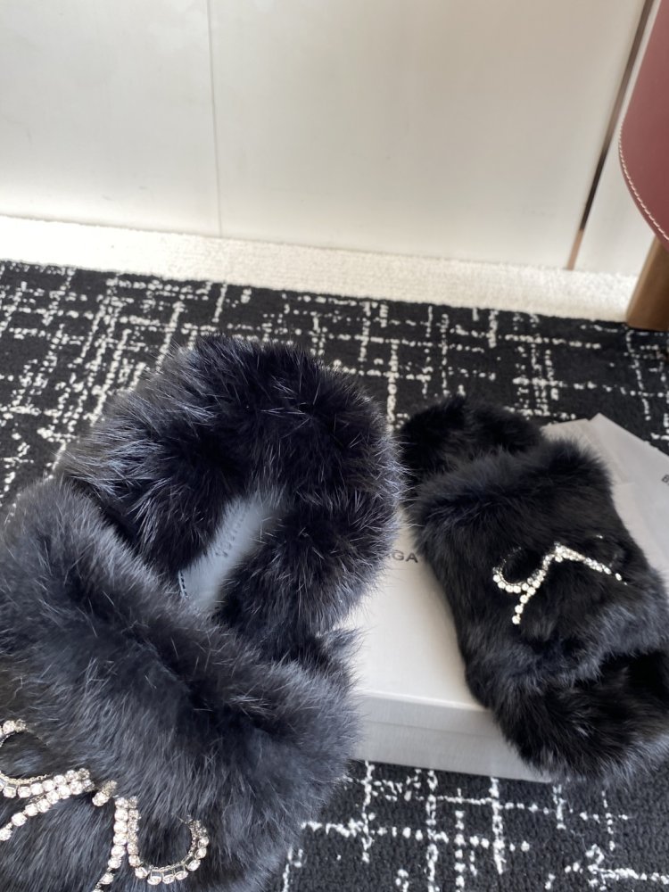 Шлепанцы меховые женские фото 7