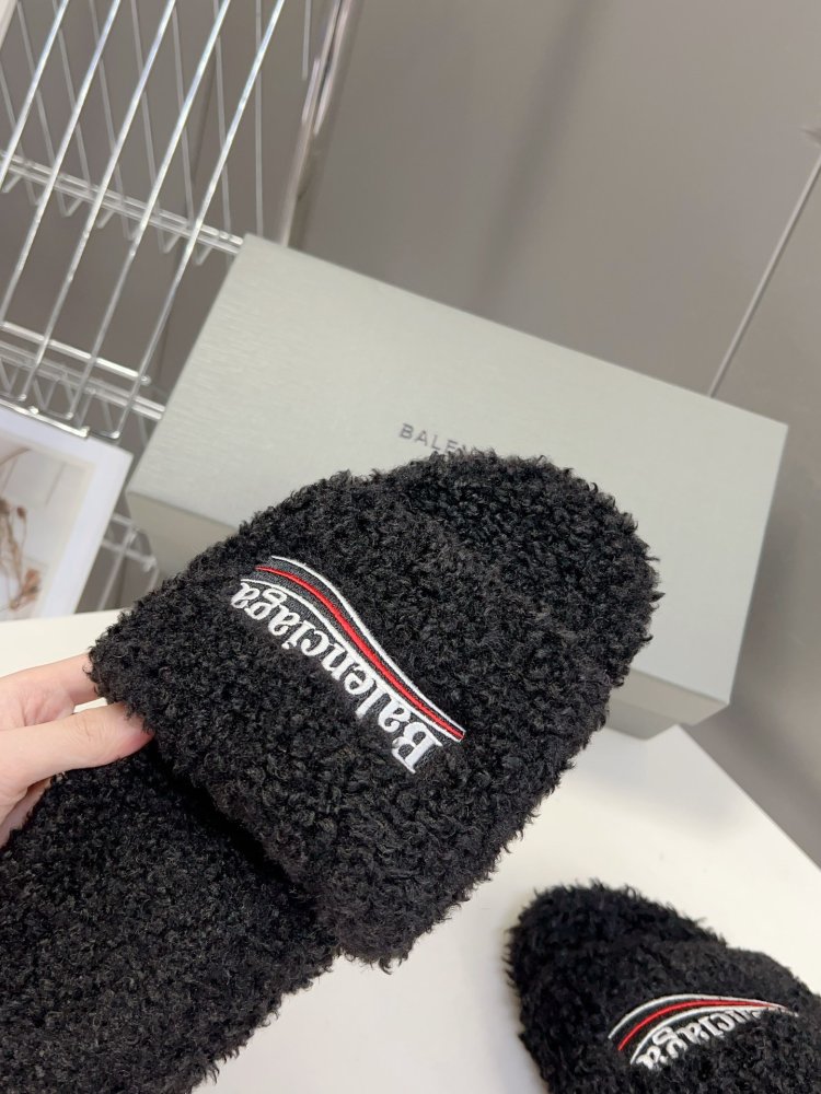 Шлепанцы меховые женские фото 7