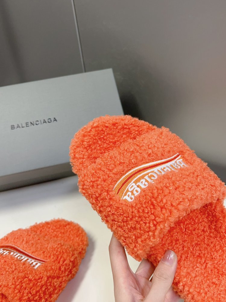 Шлепанцы меховые женские фото 7