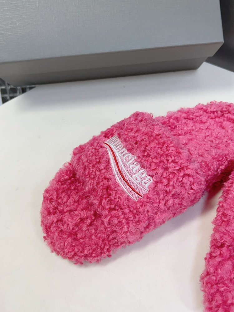 Шлепанцы меховые женские фото 7