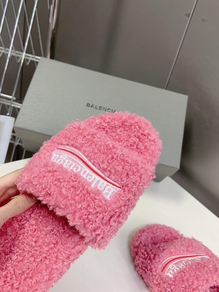 Шлепанцы меховые женские фото 7