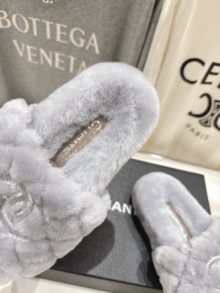 Шлепанцы меховые женские фото 7