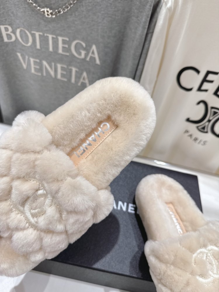 Шлепанцы меховые женские фото 7