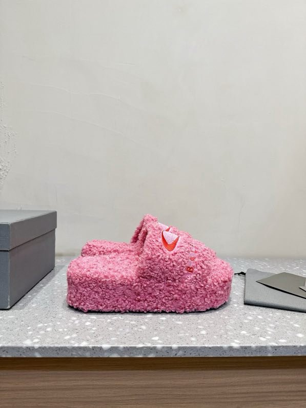 Шльопанці хутряні жіночі фото 7