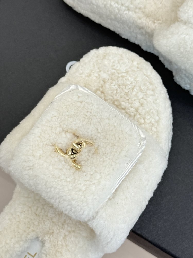 Шлепанцы меховые женские фото 7