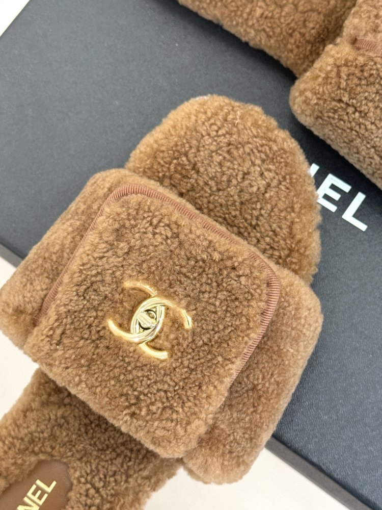 Шлепанцы меховые женские фото 7