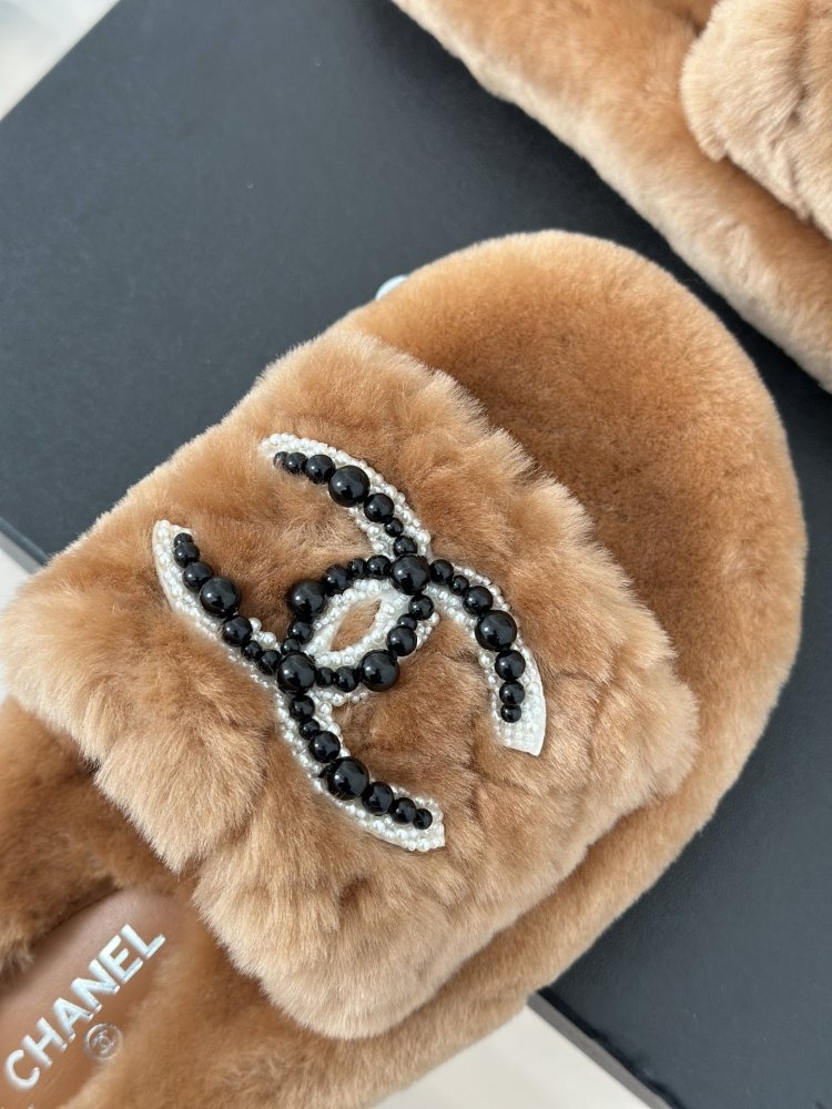 Шлепанцы меховые женские фото 7