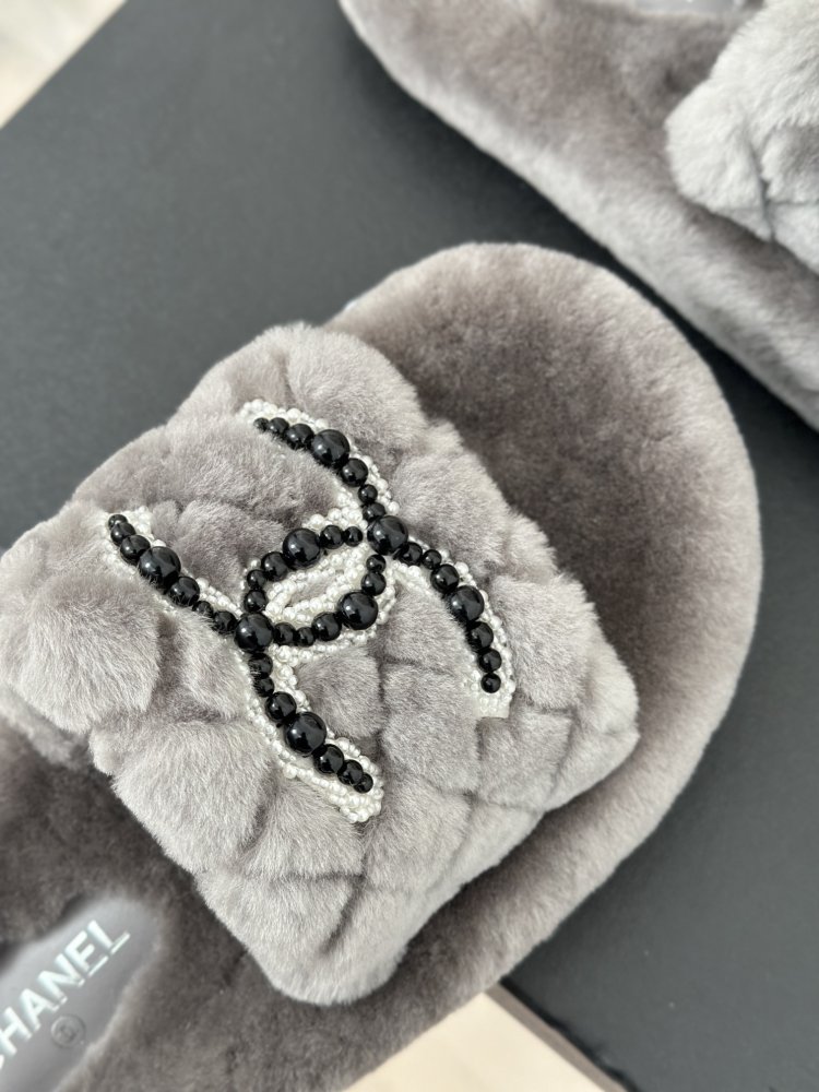 Шлепанцы меховые женские фото 7