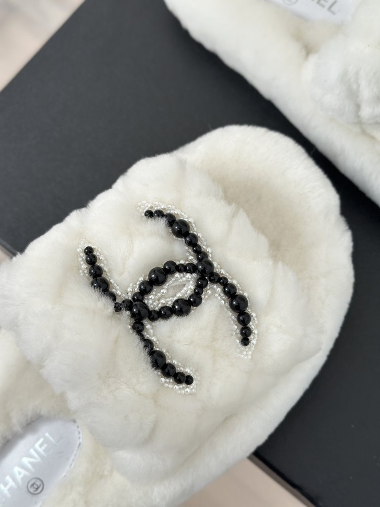 Шлепанцы меховые женские фото 7