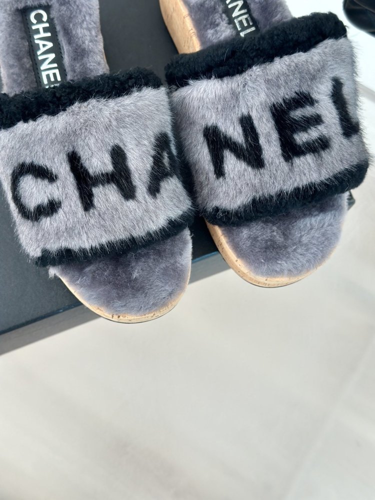 Шлепанцы меховые женские фото 7