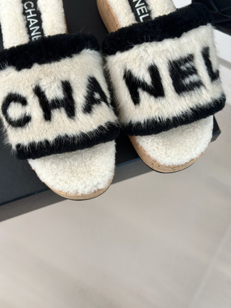 Шлепанцы меховые женские фото 7