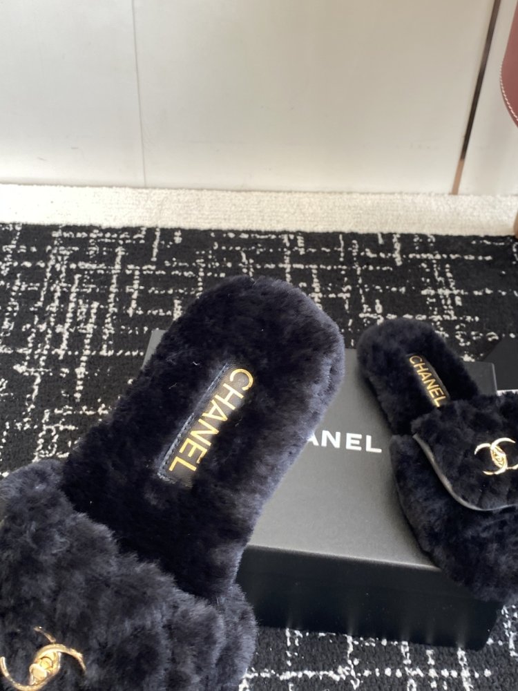 Шлепанцы меховые женские фото 7