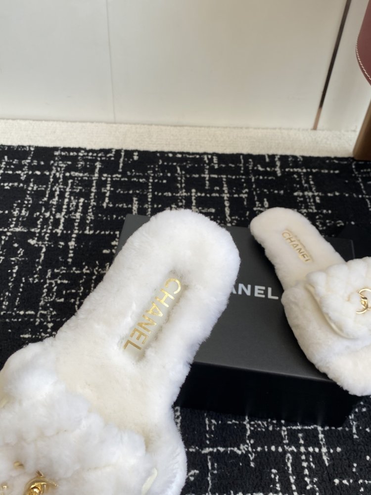 Шлепанцы меховые женские фото 7
