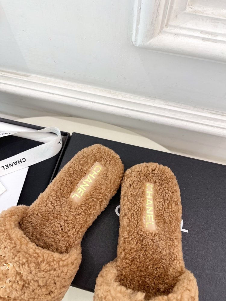 Шлепанцы меховые женские фото 7