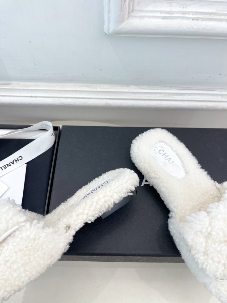 Шлепанцы меховые женские фото 7