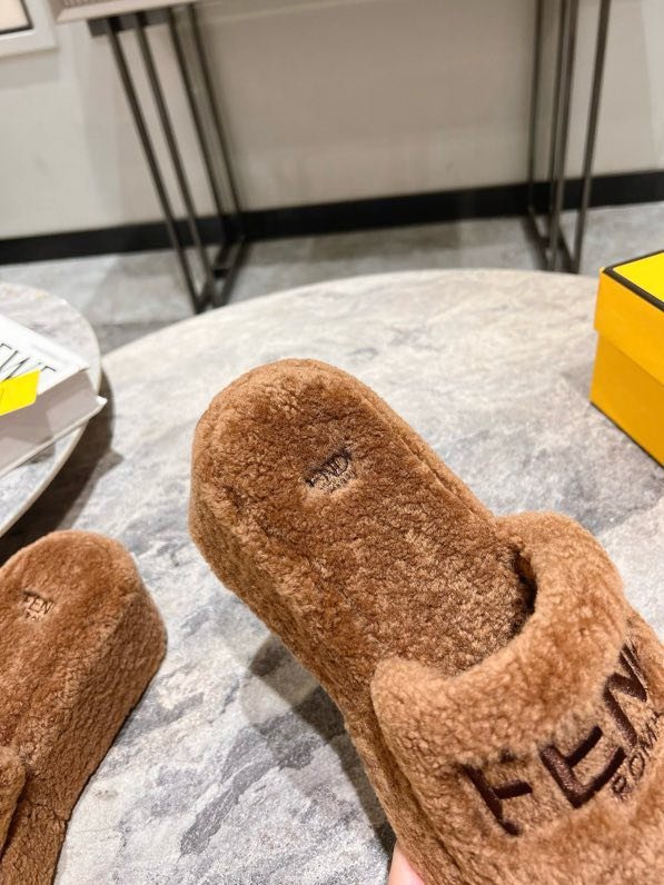 Шльопанці хутряні жіночі фото 7