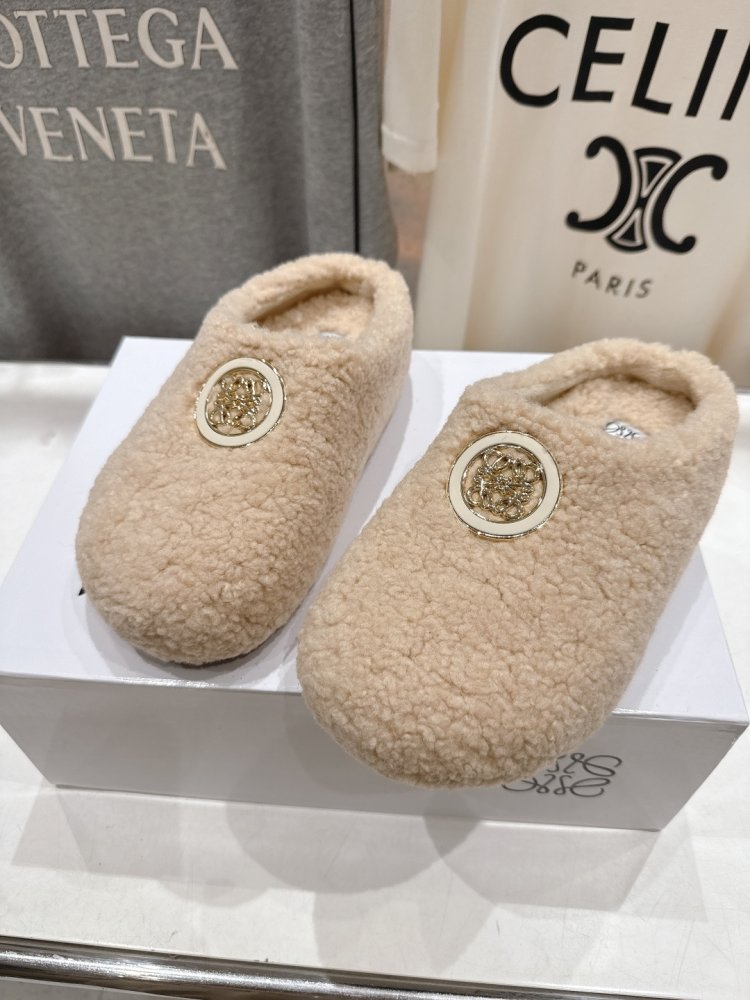 Шлепанцы меховые женские фото 7