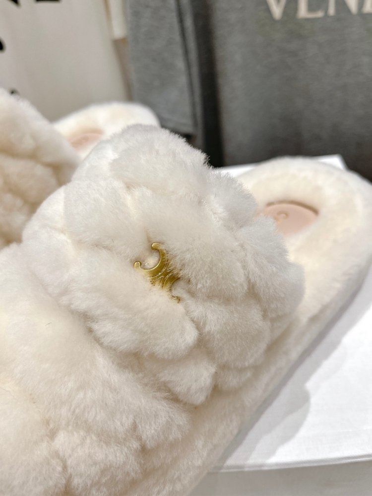 Шлепанцы меховые женские фото 7