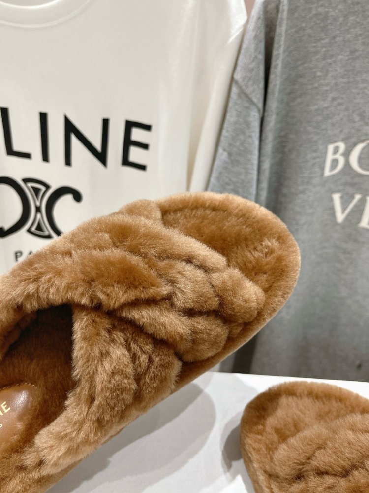 Шлепанцы меховые женские фото 7