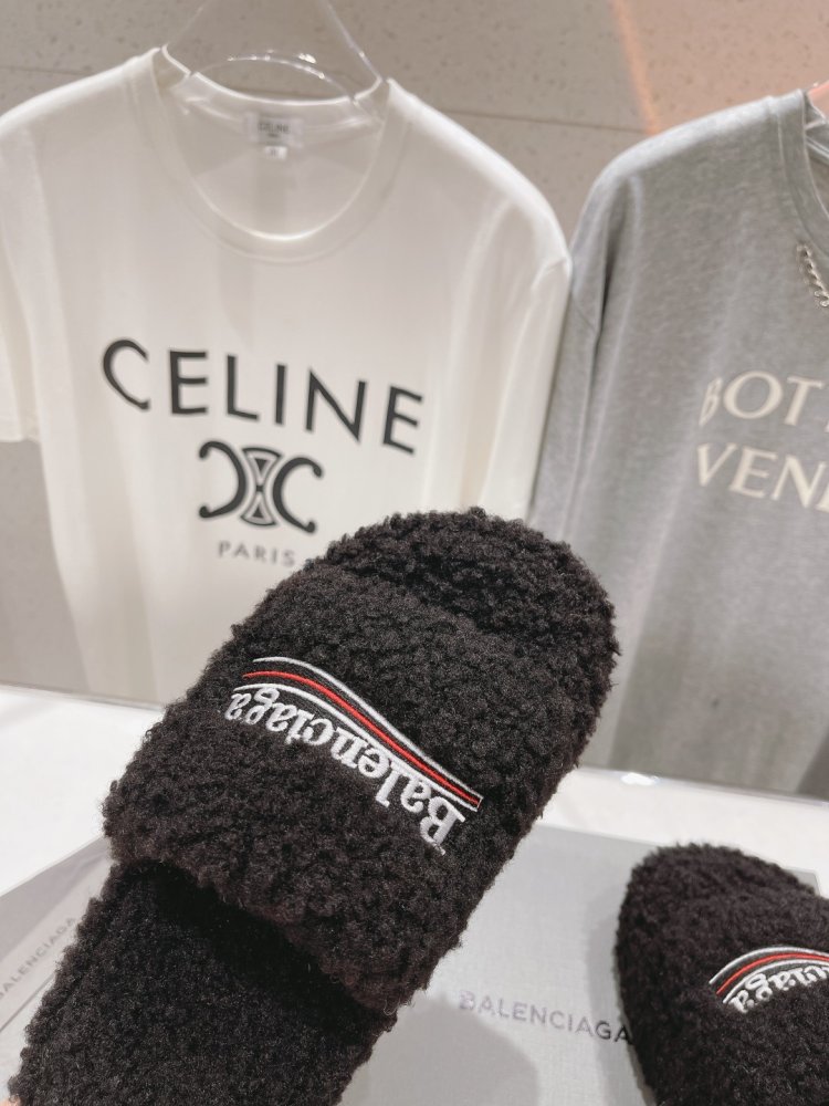 Шлепанцы меховые женские фото 7