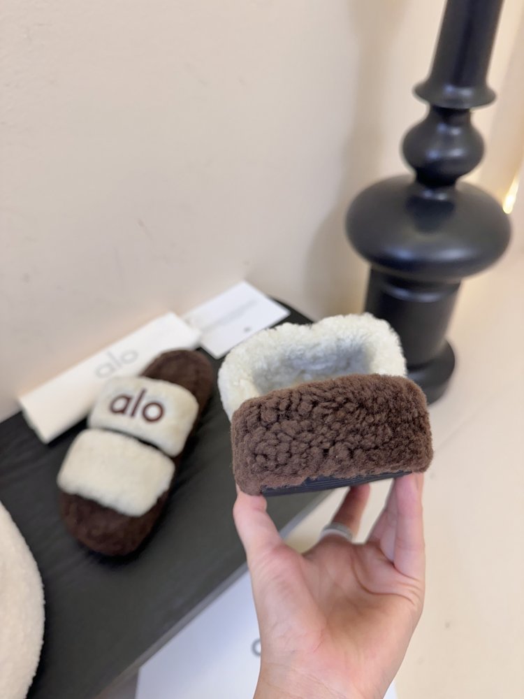 Шлепанцы меховые женские фото 7