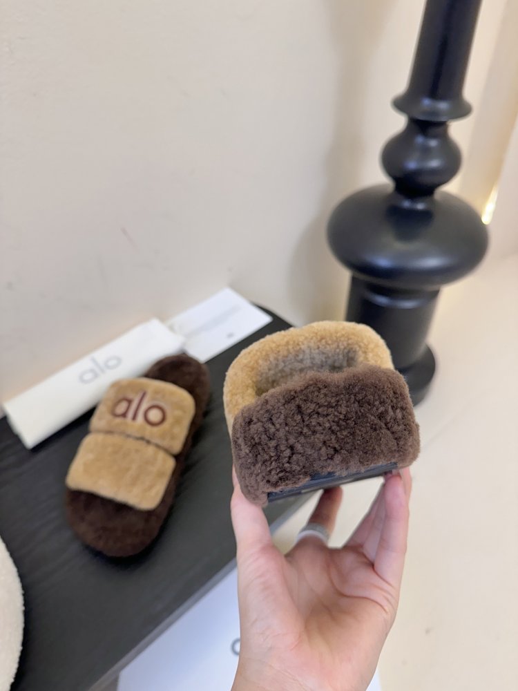 Шлепанцы меховые женские фото 7