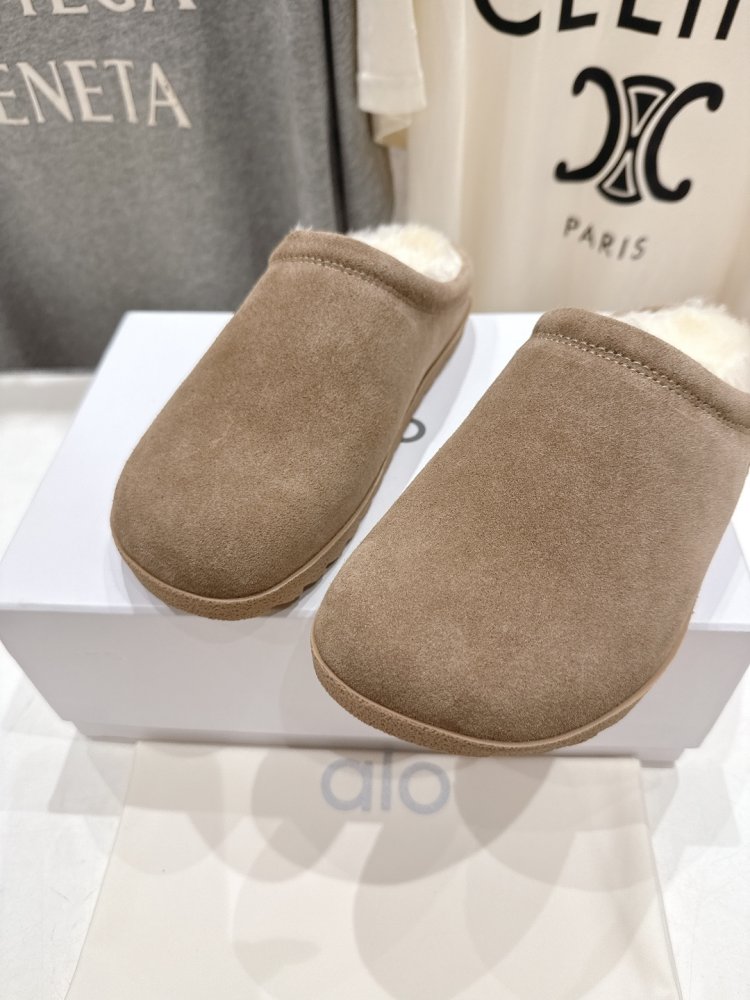 Шлепанцы меховые женские фото 7