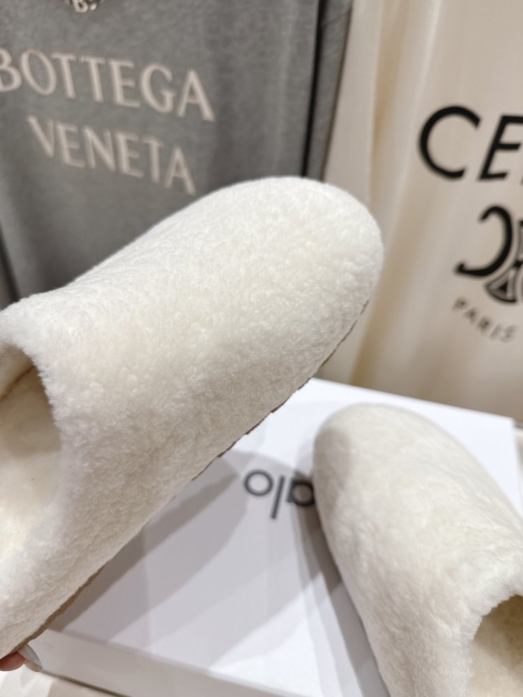 Шльопанці хутряні жіночі фото 7