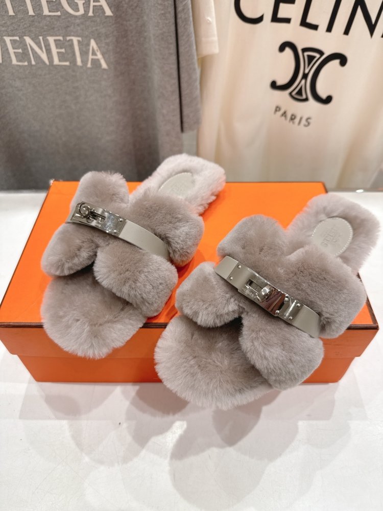 Шлепанцы меховые женские фото 7