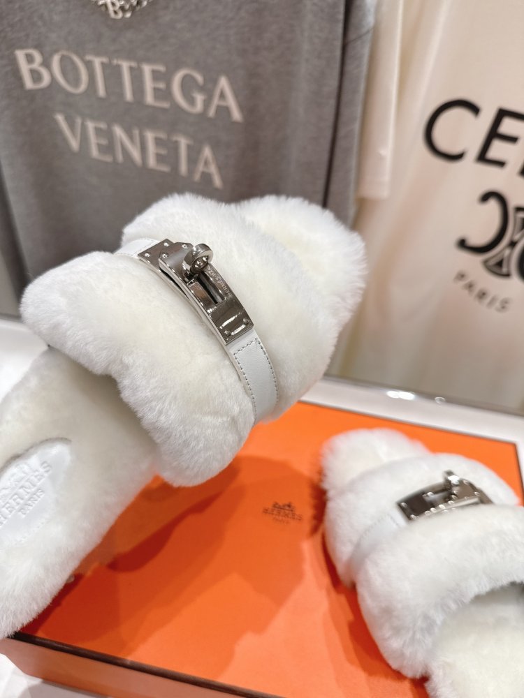 Шлепанцы меховые женские фото 7