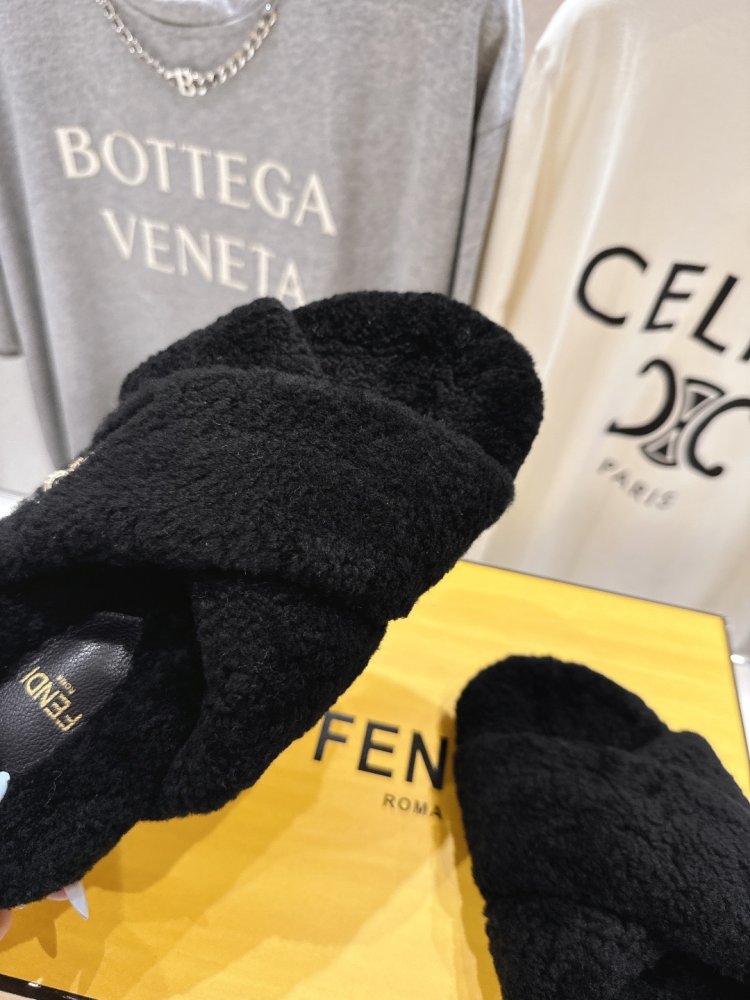 Шлепанцы меховые женские фото 7