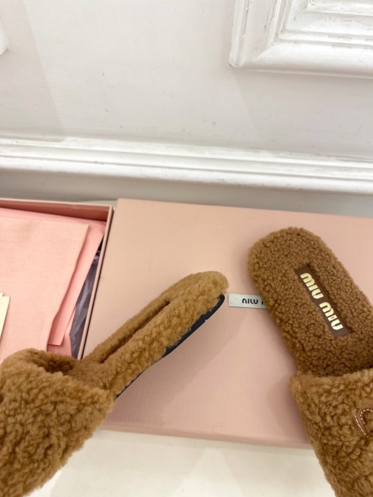 Шлепанцы меховые женские фото 8