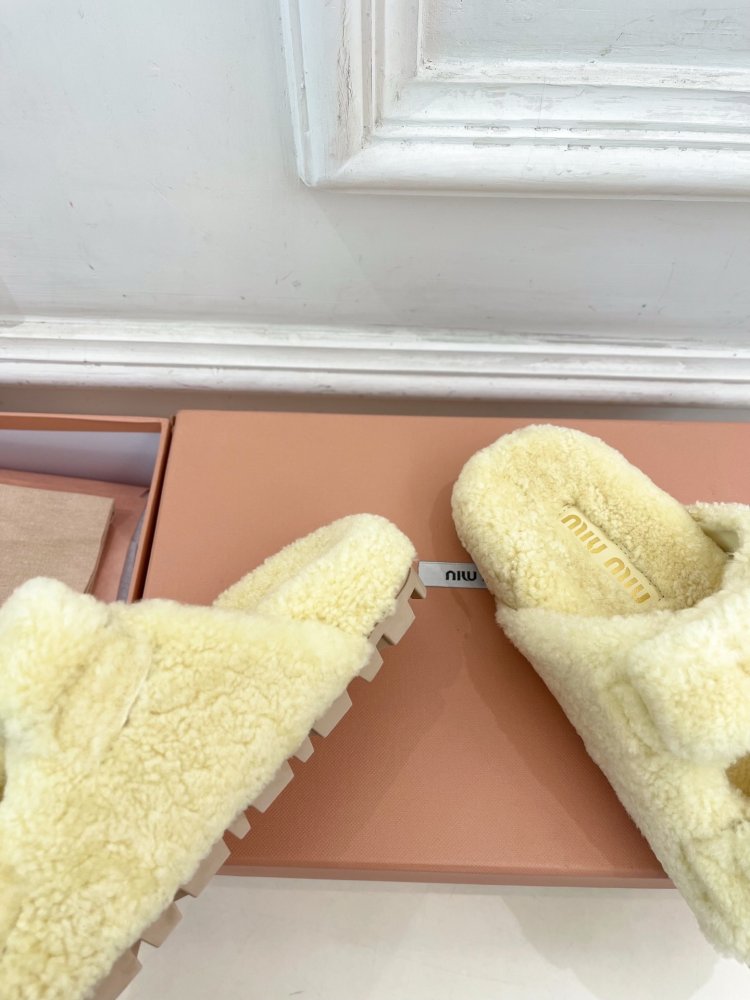 Шлепанцы меховые женские фото 8