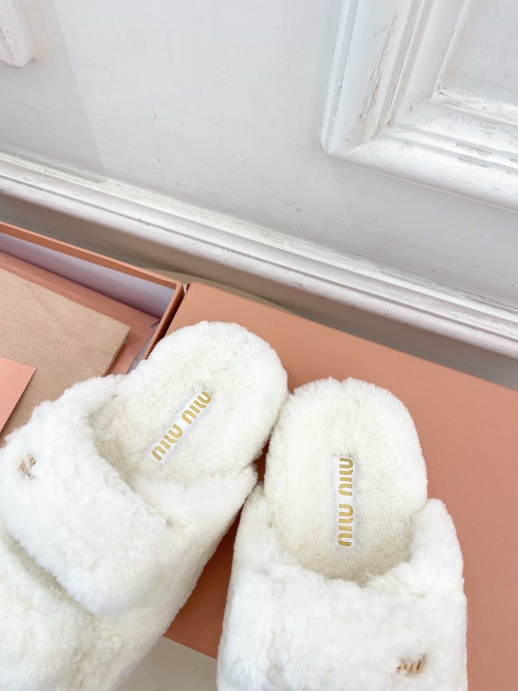 Шлепанцы меховые женские фото 8