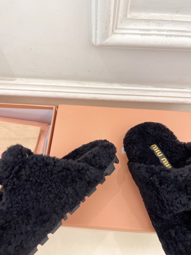 Шлепанцы меховые женские фото 8