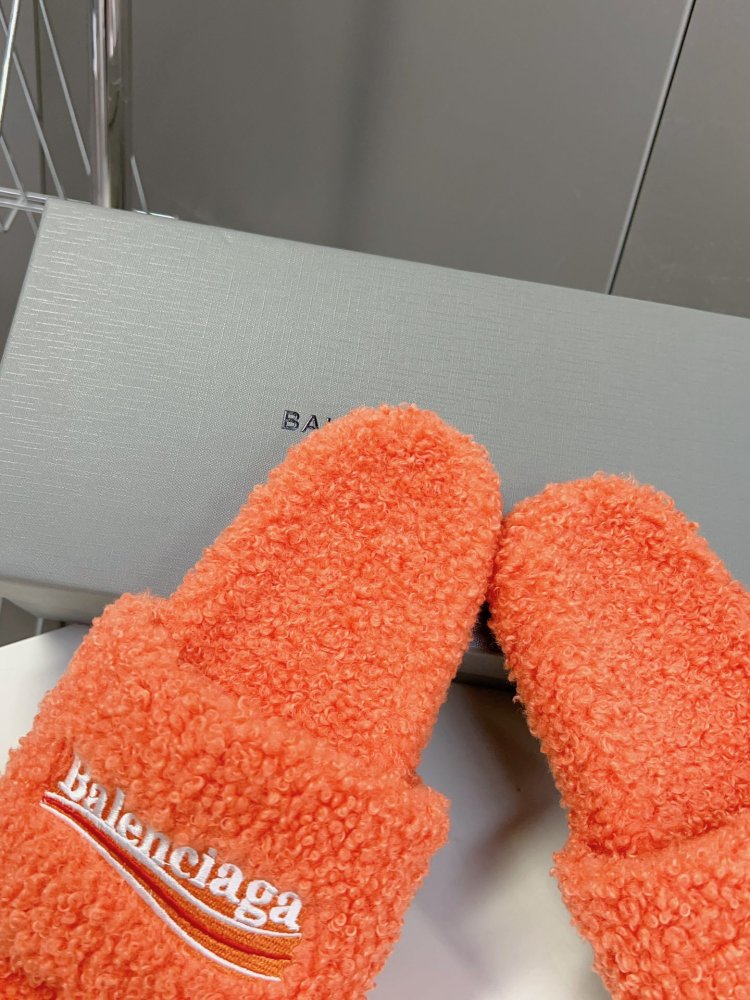 Шлепанцы меховые женские фото 8