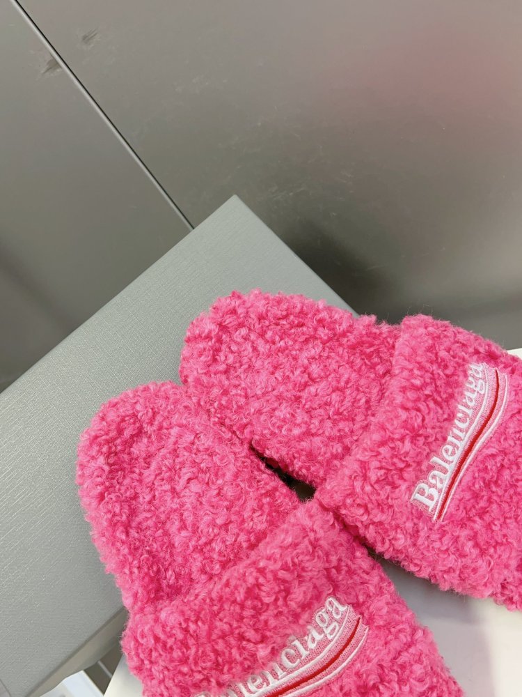 Шлепанцы меховые женские фото 8