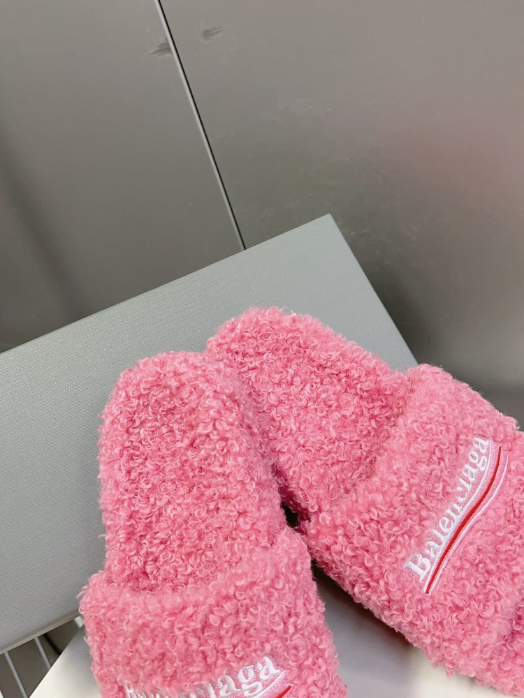 Шлепанцы меховые женские фото 8