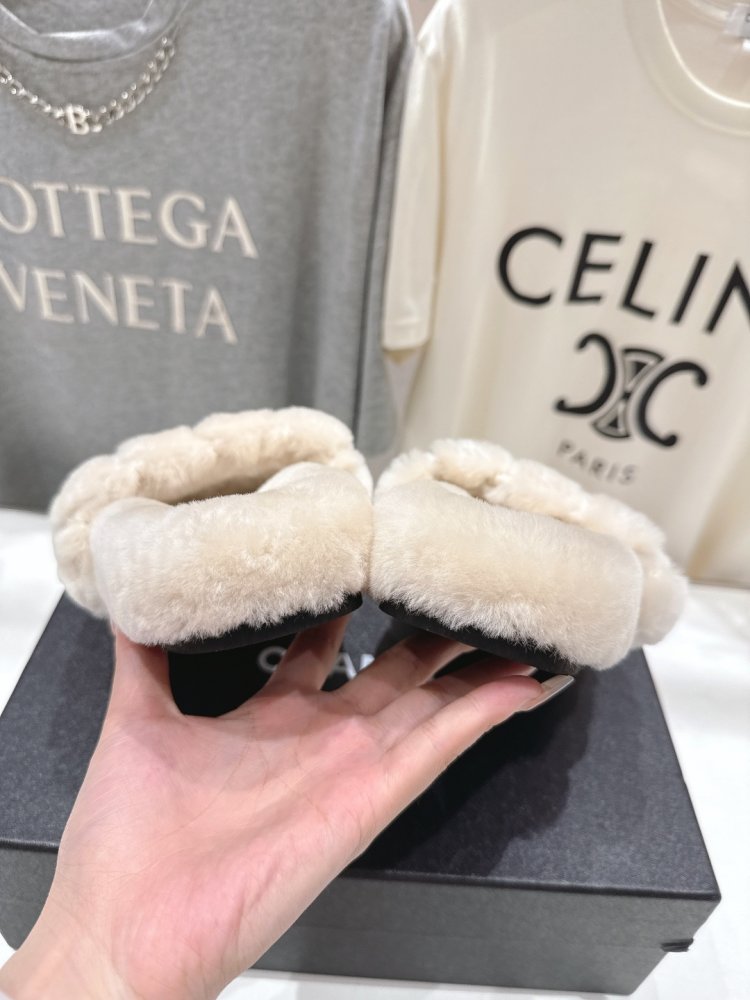 Шлепанцы меховые женские фото 8