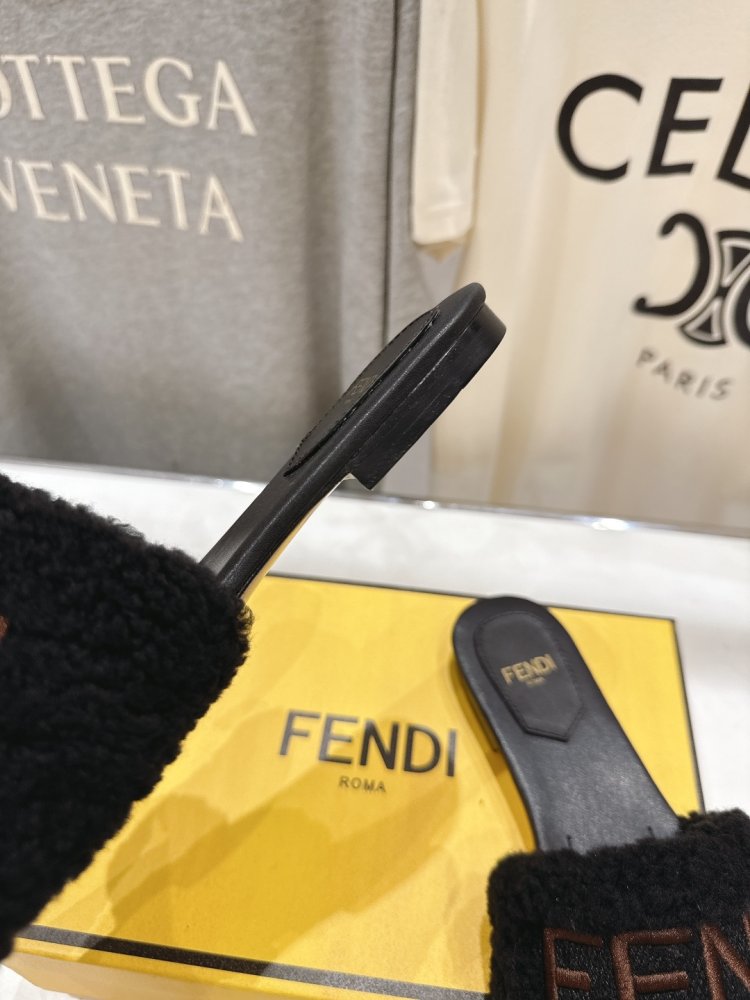 Шлепанцы меховые женские фото 8