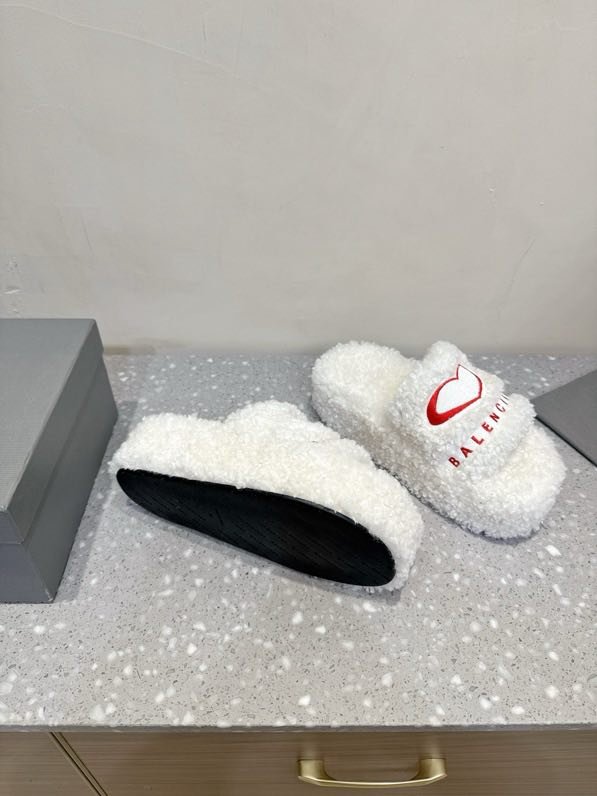 Шльопанці хутряні жіночі фото 8