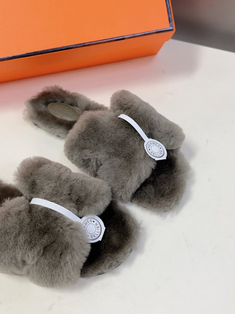 Шлепанцы меховые женские фото 8