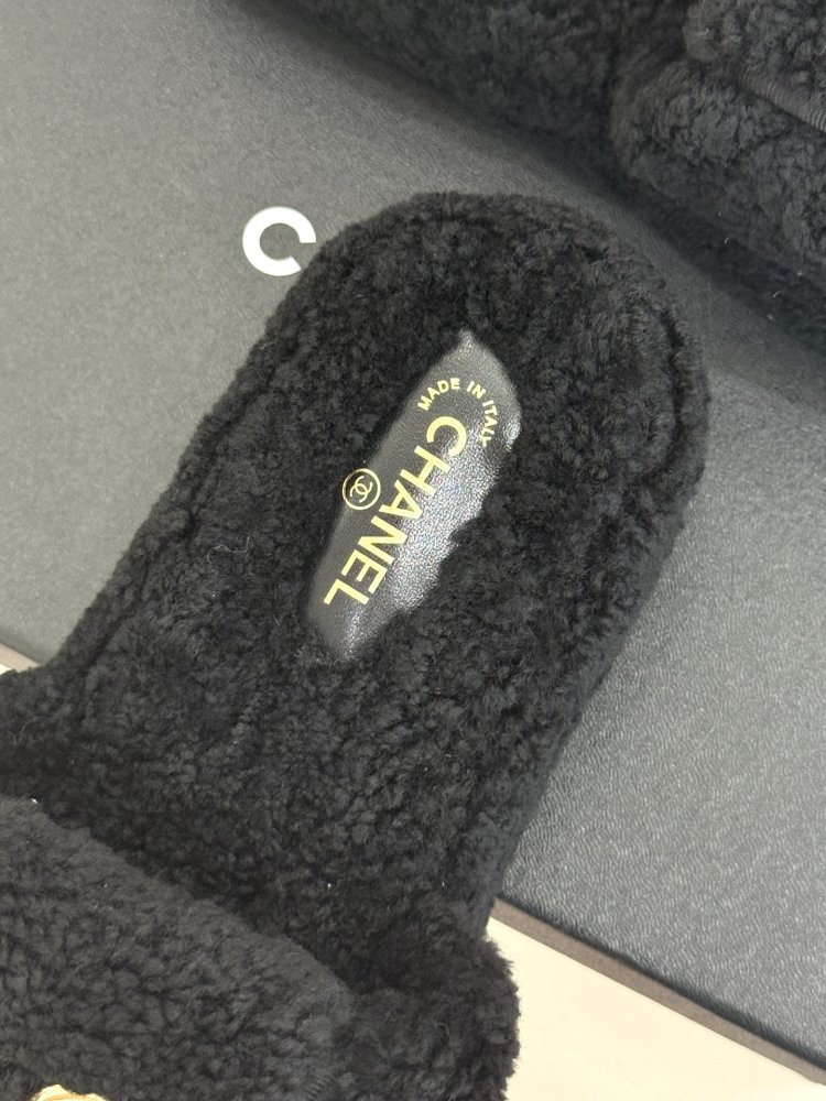 Шлепанцы меховые женские фото 8