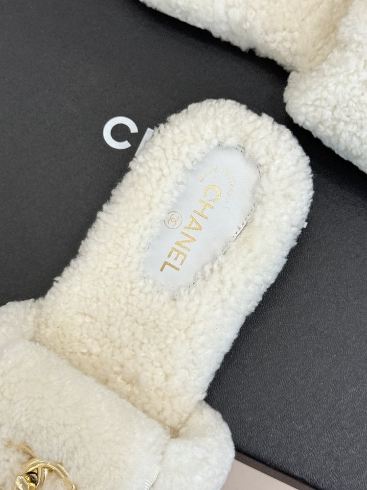 Шлепанцы меховые женские фото 8